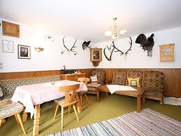 Cozy Apartment in Niedernsill Near Lake