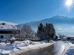 Cozy Apartment in Niedernsill Near Lake