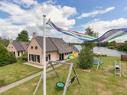 House With Sauna, Outdoor spa and Pedal Boat in Vlagtwedde