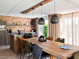 House With Sauna, Outdoor spa and Pedal Boat in Vlagtwedde