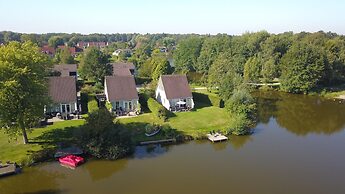 House With Sauna, Outdoor spa and Pedal Boat in Vlagtwedde