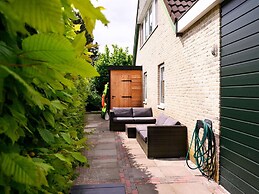 House With Sauna, Outdoor spa and Pedal Boat in Vlagtwedde