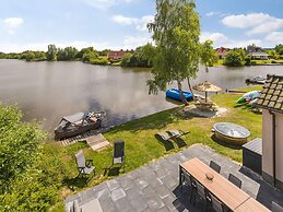 House With Sauna, Outdoor spa and Pedal Boat in Vlagtwedde