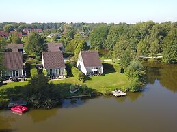 House With Sauna, Outdoor spa and Pedal Boat in Vlagtwedde