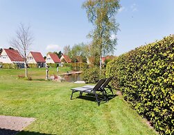 House With Sauna, Outdoor spa and Pedal Boat in Vlagtwedde