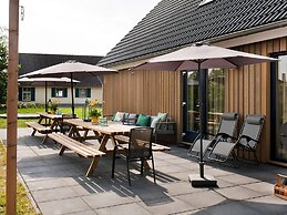 House With Sauna, Outdoor spa and Pedal Boat in Vlagtwedde