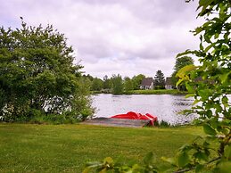 House With Sauna, Outdoor spa and Pedal Boat in Vlagtwedde