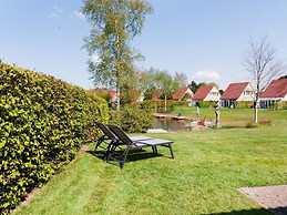 House With Sauna, Outdoor spa and Pedal Boat in Vlagtwedde