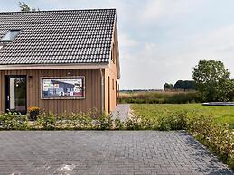 House With Sauna, Outdoor spa and Pedal Boat in Vlagtwedde