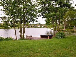 House With Sauna, Outdoor spa and Pedal Boat in Vlagtwedde
