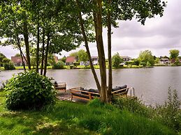 House With Sauna, Outdoor spa and Pedal Boat in Vlagtwedde