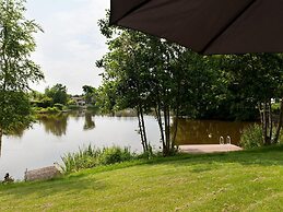 House With Sauna, Outdoor spa and Pedal Boat in Vlagtwedde