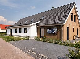House With Sauna, Outdoor spa and Pedal Boat in Vlagtwedde