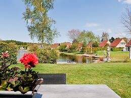 House With Sauna, Outdoor spa and Pedal Boat in Vlagtwedde