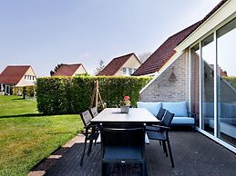 House With Sauna, Outdoor spa and Pedal Boat in Vlagtwedde