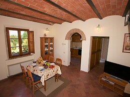 Lovely Farmhouse in Tuscany With Panoramic View