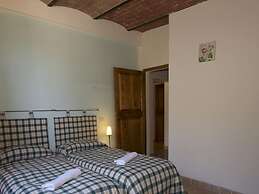 Lovely Farmhouse in Tuscany With Panoramic View