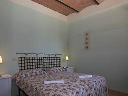 Lovely Farmhouse in Tuscany With Panoramic View