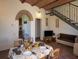 Lovely Farmhouse in Tuscany With Panoramic View