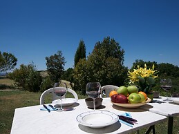 Lovely Farmhouse in Tuscany With Panoramic View
