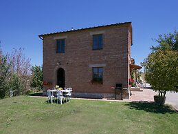 Lovely Farmhouse in Tuscany With Panoramic View