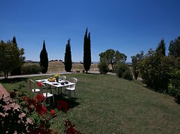 Lovely Farmhouse in Tuscany With Panoramic View