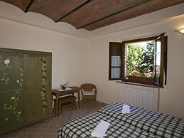 Lovely Farmhouse in Tuscany With Panoramic View