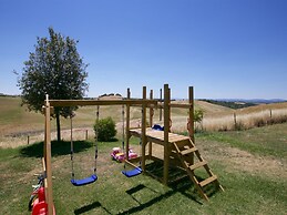 Lovely Farmhouse in Tuscany With Panoramic View