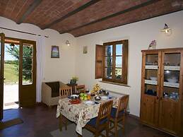 Lovely Farmhouse in Tuscany With Panoramic View