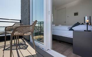 Unique Apartment, Located on the Oosterschelde and Marina of Sint Anna