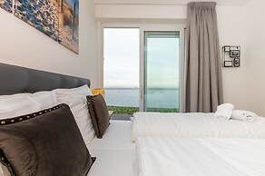 Unique Apartment, Located on the Oosterschelde and Marina of Sint Anna