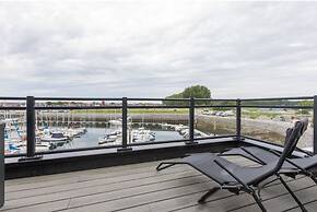 Unique Apartment, Located on the Oosterschelde and Marina of Sint Anna
