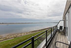 Unique Apartment, Located on the Oosterschelde and Marina of Sint Anna