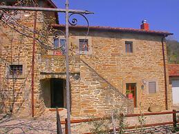 Spacious Cottage in Cortona With Swimming Pool