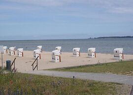 Quaint Bungalow Near Insel Poel With Garden