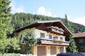 Appealing Apartment in Kleinarl With Ski-storage