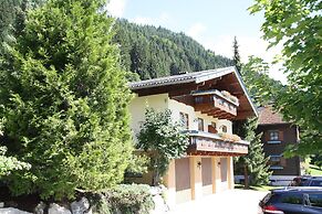 Appealing Apartment in Kleinarl With Ski-storage