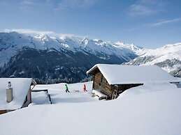 Lovely Apartment in Hainzenberg Next to Forest