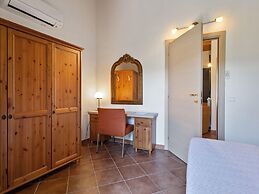 Gorgeous Mansion in Ripabottoni With Swimming Pool