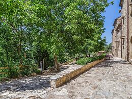 Gorgeous Mansion in Ripabottoni With Swimming Pool