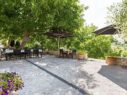 Gorgeous Mansion in Ripabottoni With Swimming Pool
