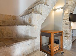 Gorgeous Mansion in Ripabottoni With Swimming Pool