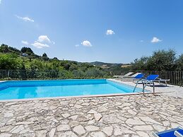 Gorgeous Mansion in Ripabottoni With Swimming Pool
