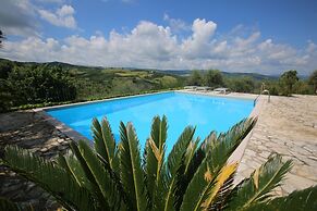 Gorgeous Mansion in Ripabottoni With Swimming Pool