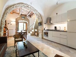 Gorgeous Mansion in Ripabottoni With Swimming Pool