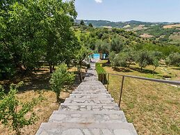 Gorgeous Mansion in Ripabottoni With Swimming Pool