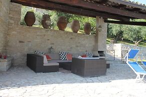 Gorgeous Mansion in Ripabottoni With Swimming Pool
