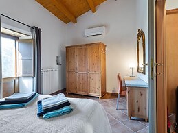 Gorgeous Mansion in Ripabottoni With Swimming Pool
