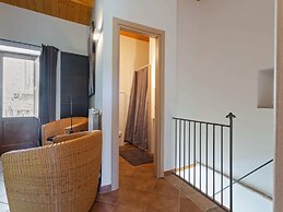 Gorgeous Mansion in Ripabottoni With Swimming Pool