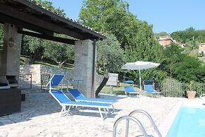 Gorgeous Mansion in Ripabottoni With Swimming Pool